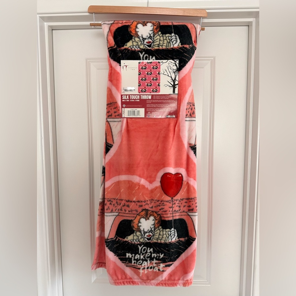 Pennywise “It” Valentine Valloween Throw Blanket 50x70